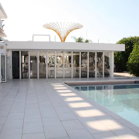 L'eros Agia Napa