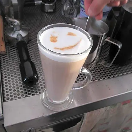 L'eros Ajía Nápa