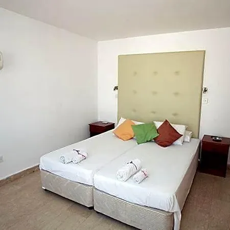 Szálloda L'eros Ajía Nápa